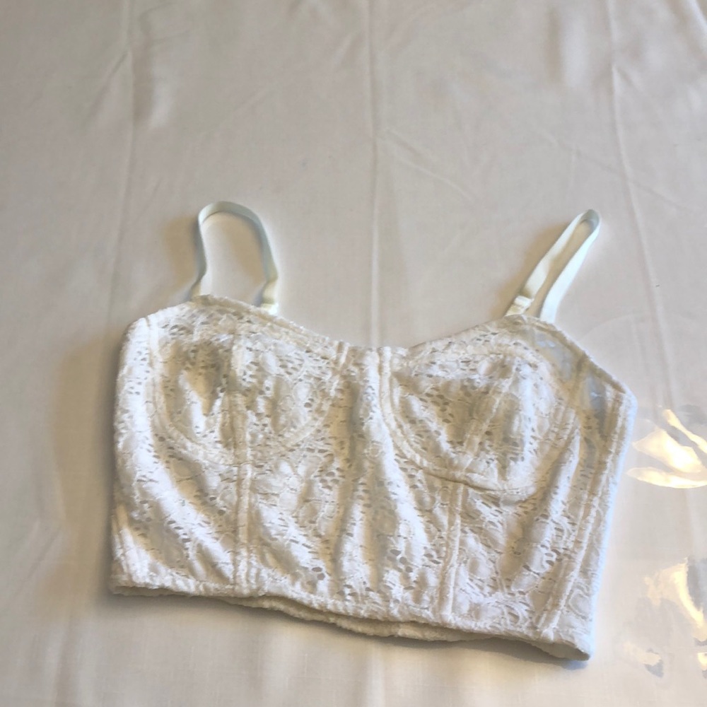 Cute tank/ crop top, with lace